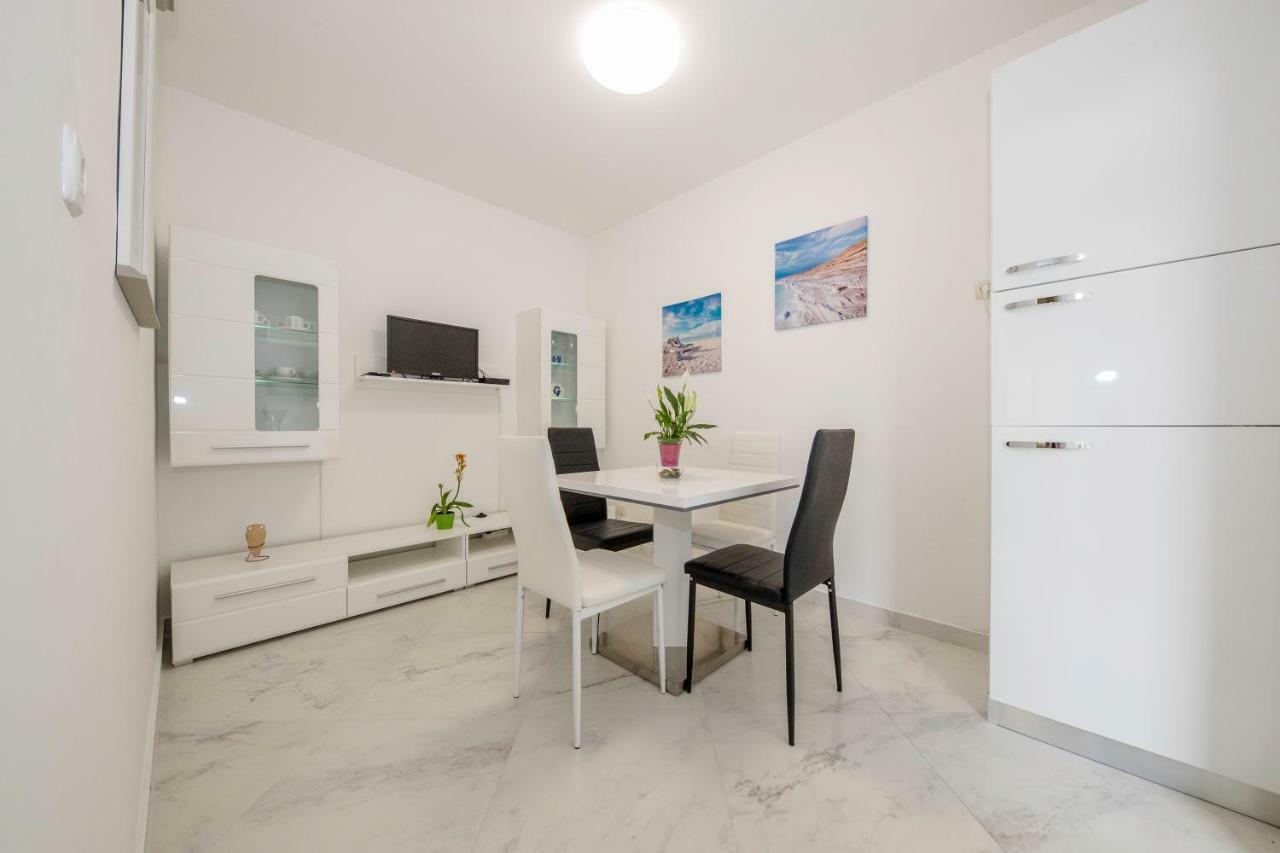 Lero Lägenhet Banjol Exteriör bild